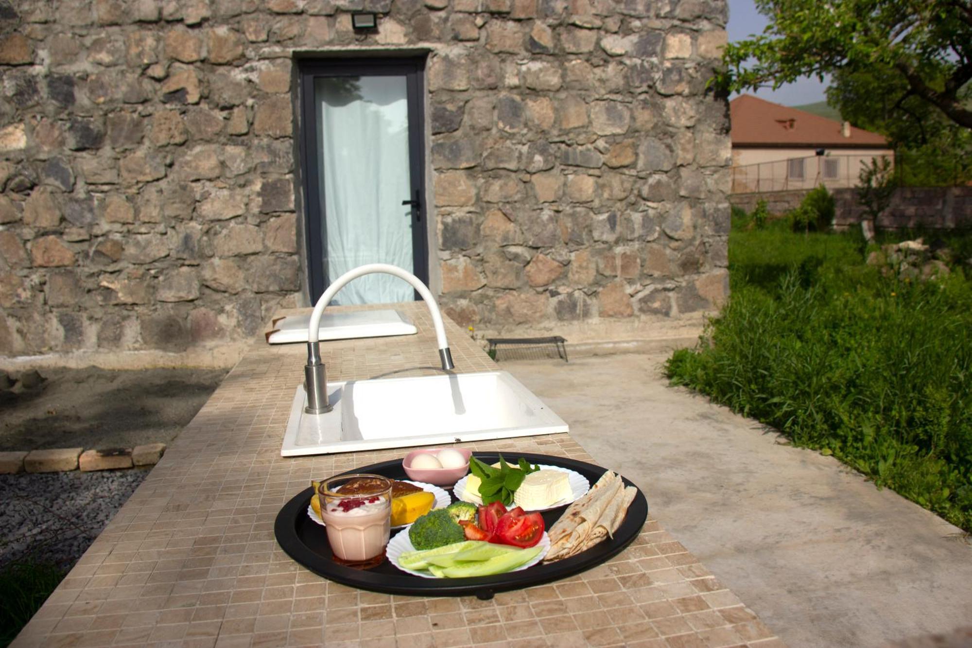 Zove Rural Cottage With Garden Views K'arashamb Dış mekan fotoğraf